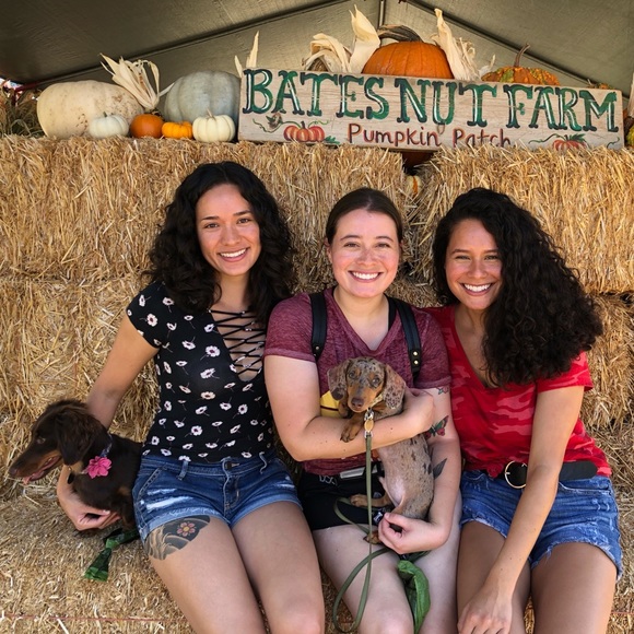 Hey I’m Kenzie! Be sure to tune into my LIVE shows weekdays at 7:30am CT! 🩷 - Picture 10 of 16